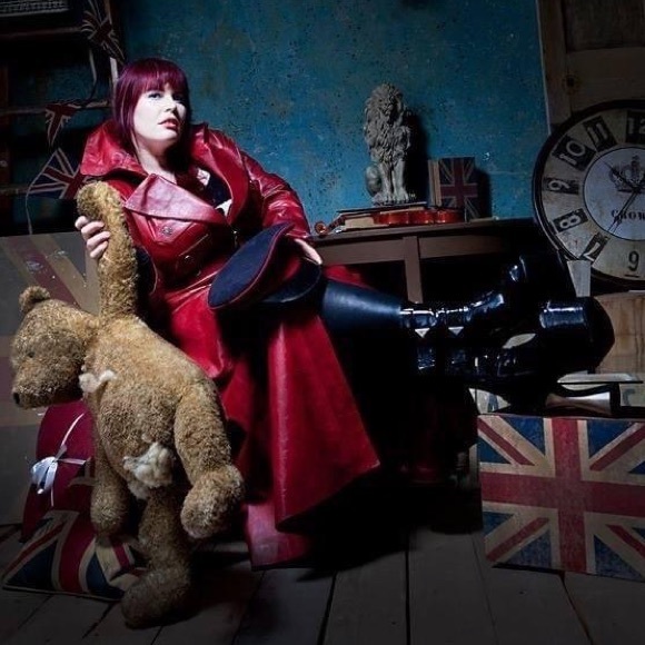 Like this post to be notified when I go LIVE! Meet your Posher VisualEyeCandy! - Picture 3 of 13